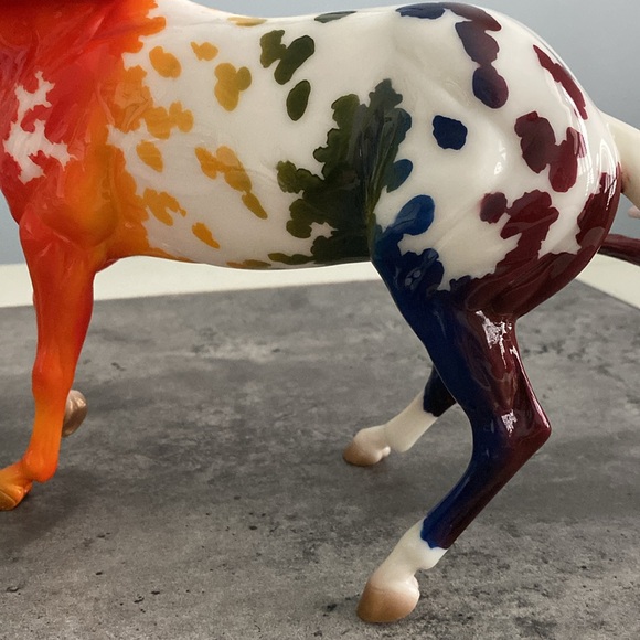 ๐ Breyer Horse Spectrum 2020 Flagship Model Glossy - Picture 11 of 16